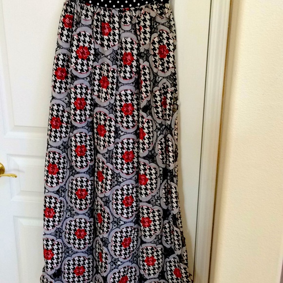 None Dresses & Skirts - Gorgeous Maxi Skirt Size 4- 6